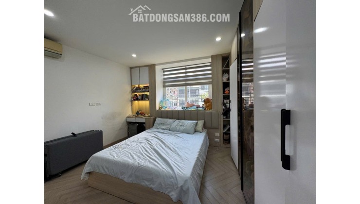 Tầng cao trần quý kiên . Dt : 51m2,2pn,1wc giá 5,1 tỷ